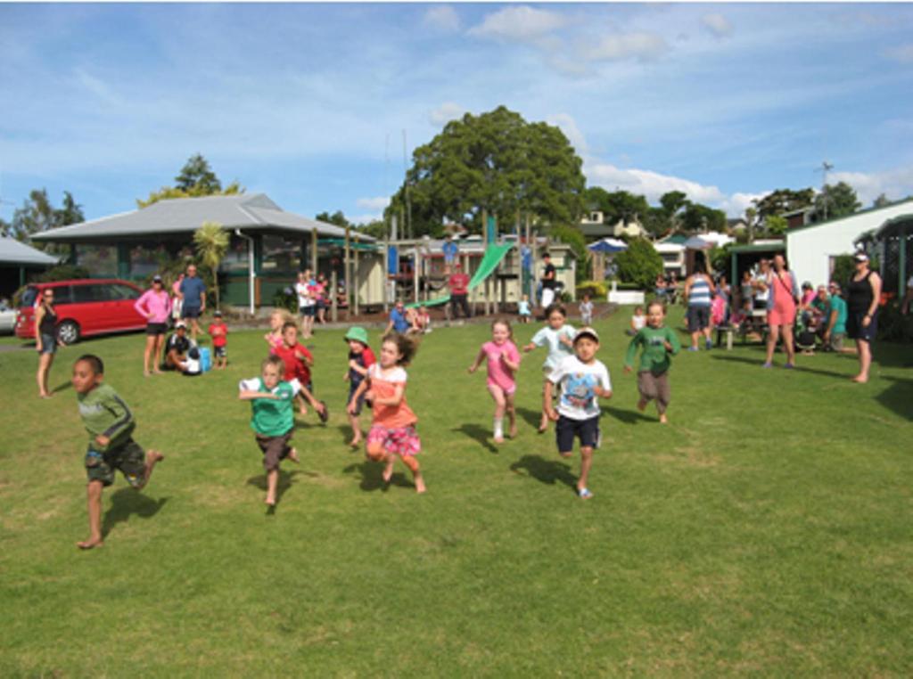 Omokoroa Kiwi Holiday Park 타우랑가 외부 사진