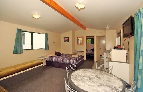 Omokoroa Kiwi Holiday Park 타우랑가 외부 사진