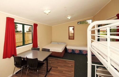 Omokoroa Kiwi Holiday Park 타우랑가 외부 사진